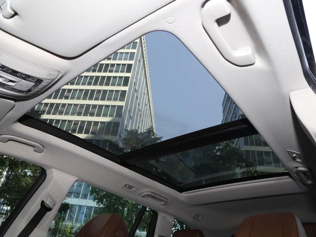 1400x1050_autohomecar__ChxkjmgeoVmAVOySAC10KS73TxA020