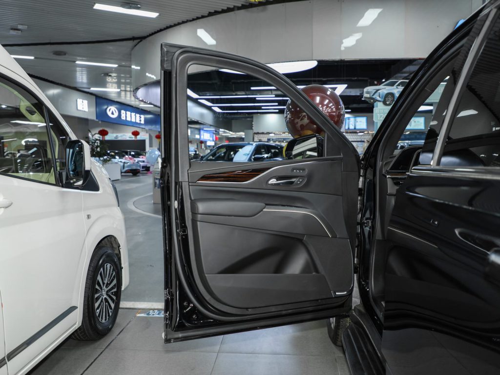 凯迪拉克 卡雷德