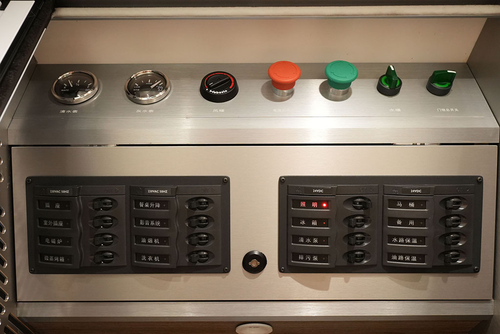 阿莫迪罗猛士先锋官